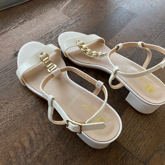 White sandals - Picture 2 of 3